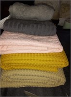 9 Assorted Bath Towels