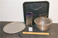4 Pc. Cooking lot - Cheese Grater, Broiler Pan,