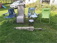 4 Folding Lawn Chairs & 7' Wide Patio Umbrella