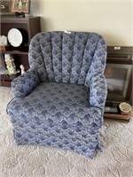 BLUE FLORAL SITTING CHAIR