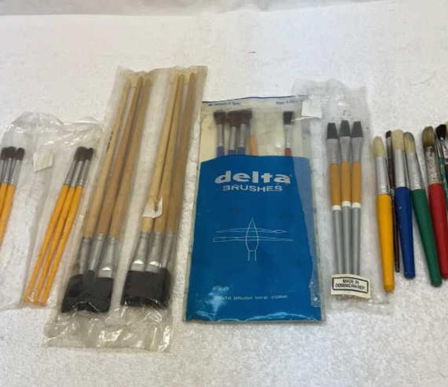 Artist paint brushes