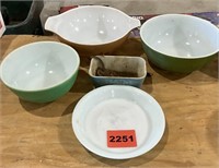 5 Pc Assorted Pyrex