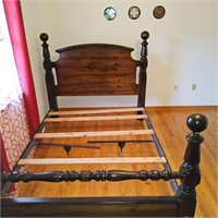 QUEEN BED AND WALL DECOR