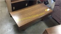 Drop leaf coffee table