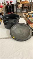 Black enamel pot with lid