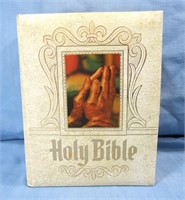 VINTAGE HOLY BIBLE*RELIGIOUS BOOKS