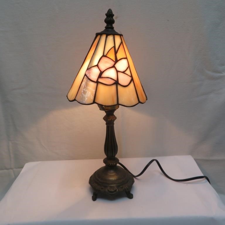 Table Lamp w / Stained Glass Shade - H 14" tested