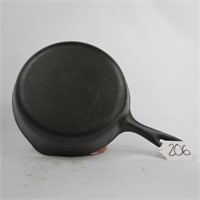 UNMARKED WAGNER #5 CAST IRON SKILLET