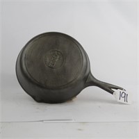 LODGE #5 CAST IRON SKILLET W/ HEAT RING