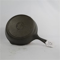 LODGE #5 CAST IRON SKILLET W/ HEAT RING