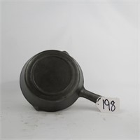 UNMARKED #2 CAST IRON SKILLET W/ HEAT RING