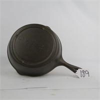 UNMARKED LODGE 3 NOTCH #5 CAST IRON SKILLET