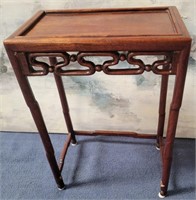 11 - VINTAGE ACCENT TABLE