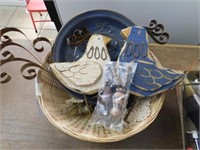 Decorative chickens & dolls - little doilies in