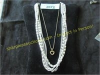 2 vintage jewelry necklaces