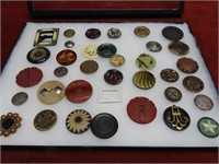 Showcase of Antique & vintage large sewing buttons