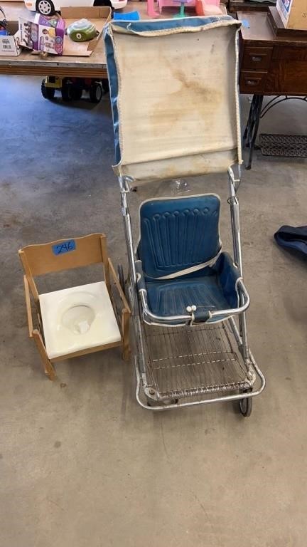 Vintage stroller with extending handle & poddy
