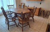 Oak Dining room table with 7 chairs,2 stools, a