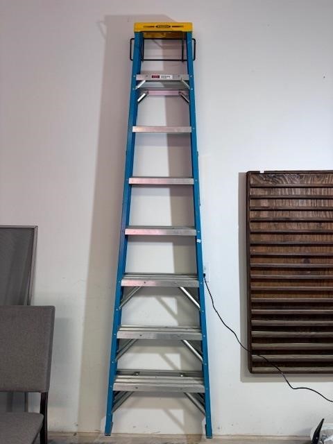 Like New 8' Werner Fiberglass ladder