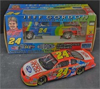 (S) NASCAR Jeff Gordon 1:24 Scale Stock Car And