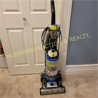 BISSELL VACUUM