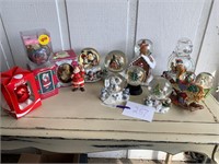COLLECTION OF SNOW GLOBES   COLLECTIBLE ORNAMENTS