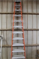 Louisville 16' Fiberglass Ladder