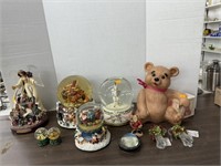 Snow globes ,  Angel and bear