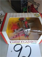Ertl farm classics Case G combine1/43 scale