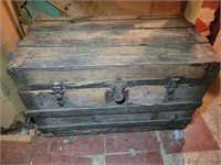 Vtg Wooden Trunk w/ Fabric & Bedsheets