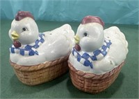 Hens , salt, and pepper shakers