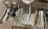 B - LOT OF CLOTHES HANGERS (M5)