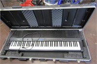 Yamaha P-150 Keyboard in Hard Case w Wheels Works
