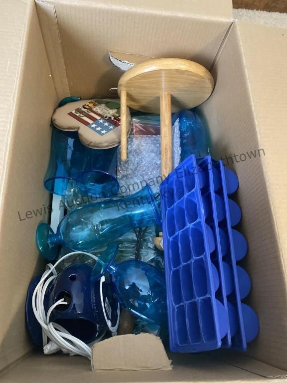 Miscellaneous box, lot, blue, plastic vases,