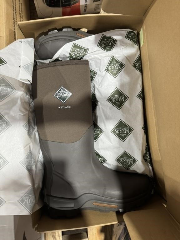 NEW Size 12 Waterproof Muck Boots