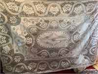 Lace tablecloth with 12 placemats.