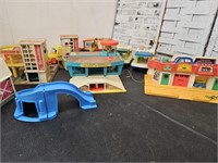 VTG Fisher Price Airport, Garage Barn, City Town+