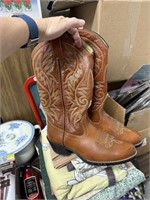 COWBOY BOOTS