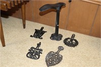 Cast Iron Cobblers Shoe Mold and 4 Trivets