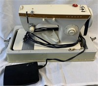 VTG Singer Sewing Machine Model 247 Untested