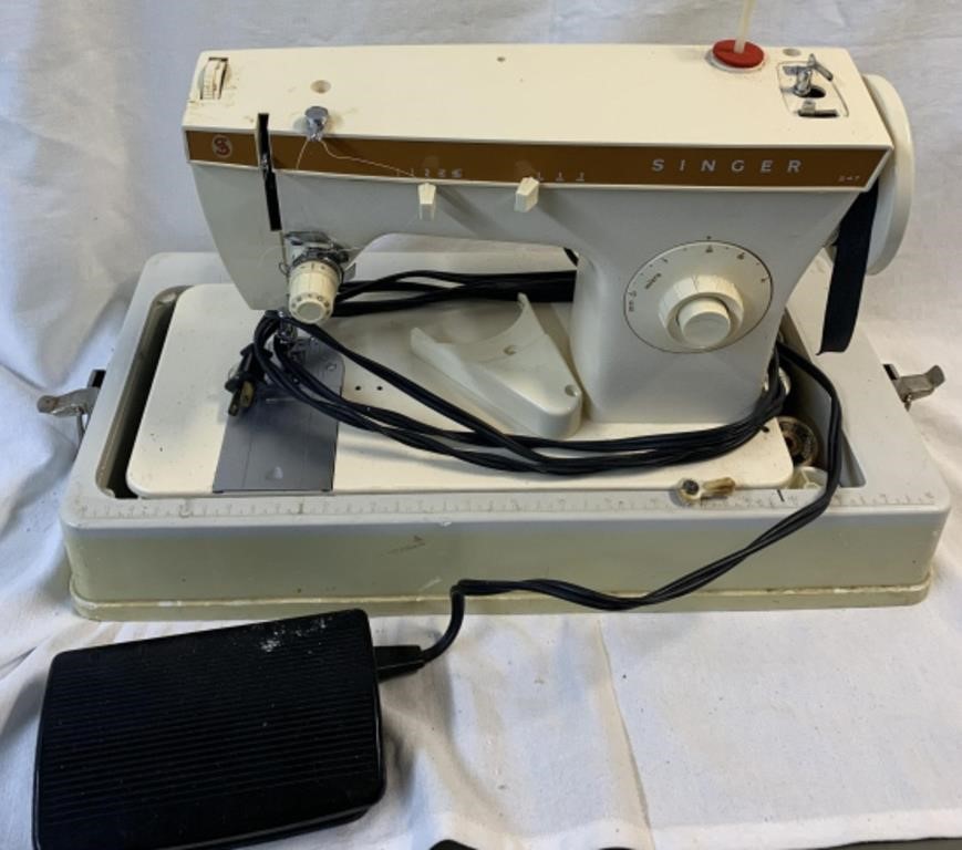 VTG Singer Sewing Machine Model 247 Untested