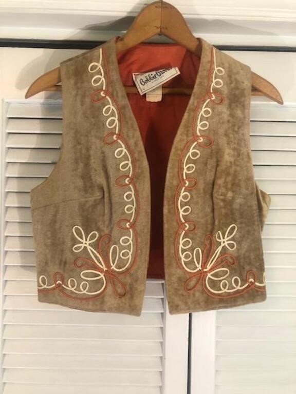 VINTAGE CLOTHING AUCTION - ENDING 6/10/24