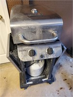Char broil grill and propane tank