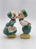 KISSING FIGURES BY BM POTTERY 1955 - 4.75" TALL