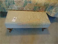 CUSHIONED BENCH