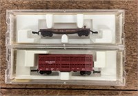 Kadee Z scale flatcar and stock car