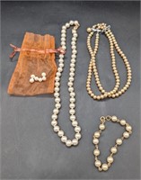 Pearl Necklace, Bracelet & Loose Pearls