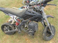 1752) Small dirt bike 49cc & other small kid bikes