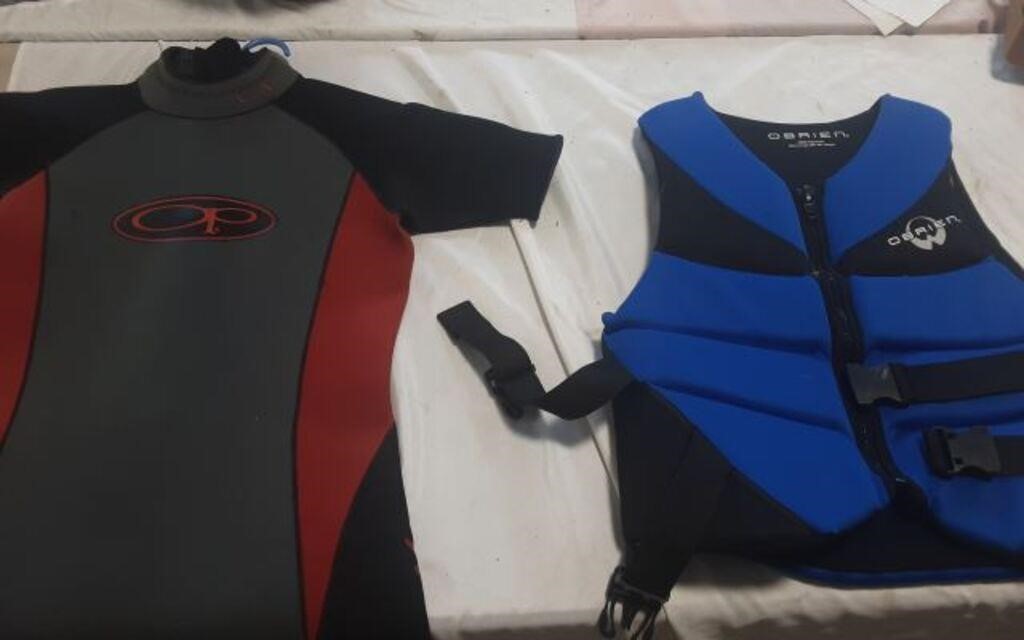 OBRIEN Life jacket and Ocean Pacific men's wetsuit