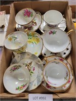 FLAT OF CERAMIC TEA CUPS & SAUCERS